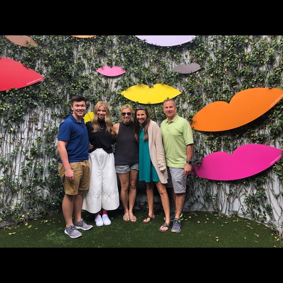 Meet your Posher, Jenni - Picture 2 of 4